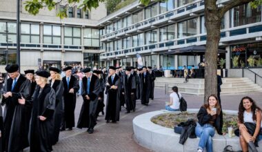 Studentenborrel op VU-campus escaleert na nazilied, student (20) zwaar mishandeld