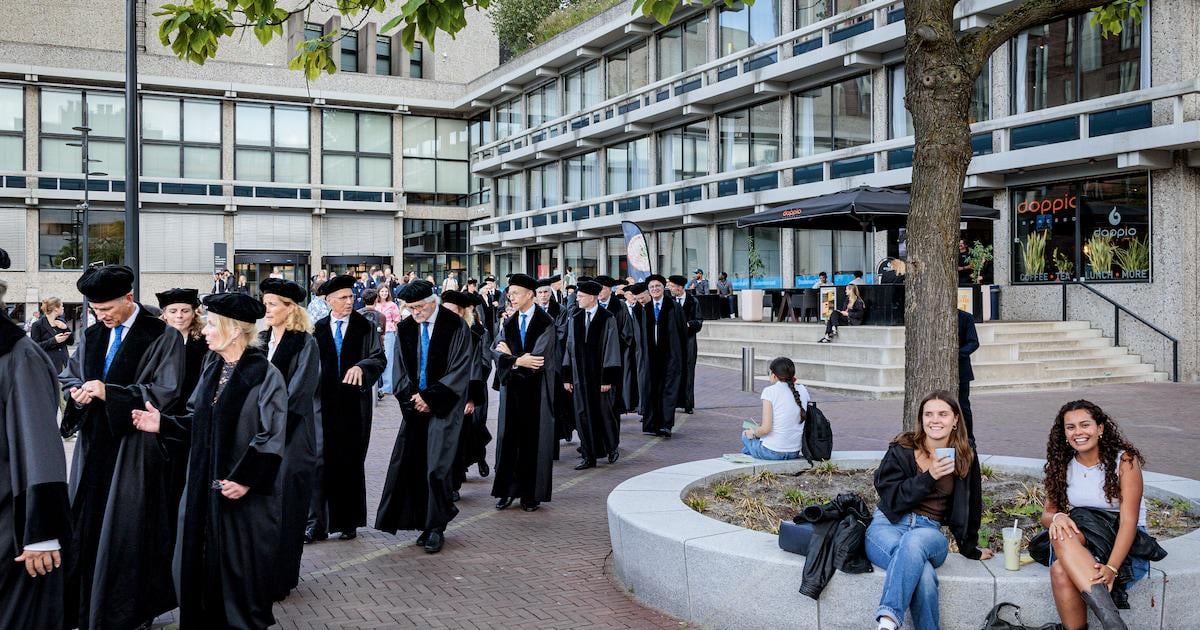 Studentenborrel op VU-campus escaleert na nazilied, student (20) zwaar mishandeld