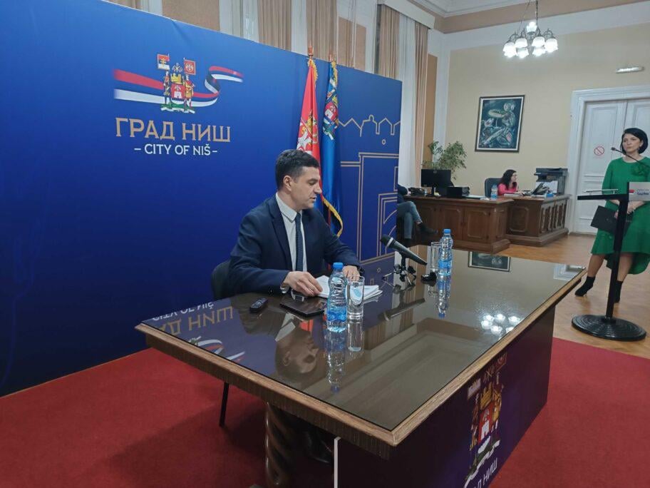 Otkazana svečanost nakon što je pesnikinja odbila da joj gradonačelnik Niša uruči nagradu „Branko Miljković“