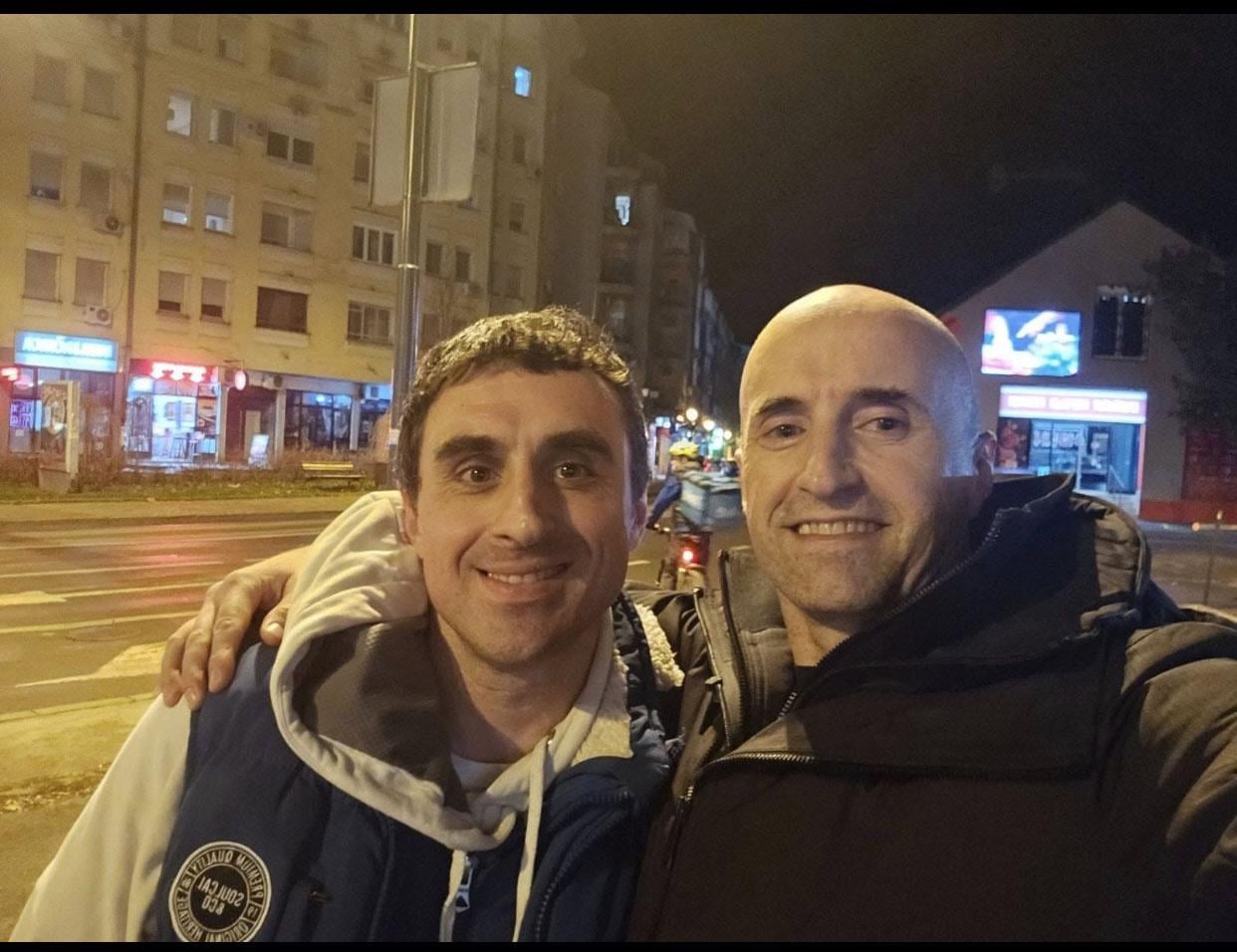 Batinaši SNS-a prvo pomilovani, a sad su i žrtve - Četvorica „aktivista“ SNS-a koji su pre godinu dana umlatili studentkinju u Novom Sadu sada su „oštećeni“ jer ih je neko fotografisao u policijskoj stanici