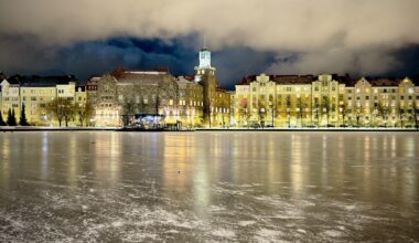 Siltasaari, Helsinki. A view across frozen bay❄️