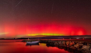 Spektakularni prizori aurore borealis: Polarna svjetlost vidjela se i iz Dalmacije, na moru nastale nestvarno lijepe fotografije