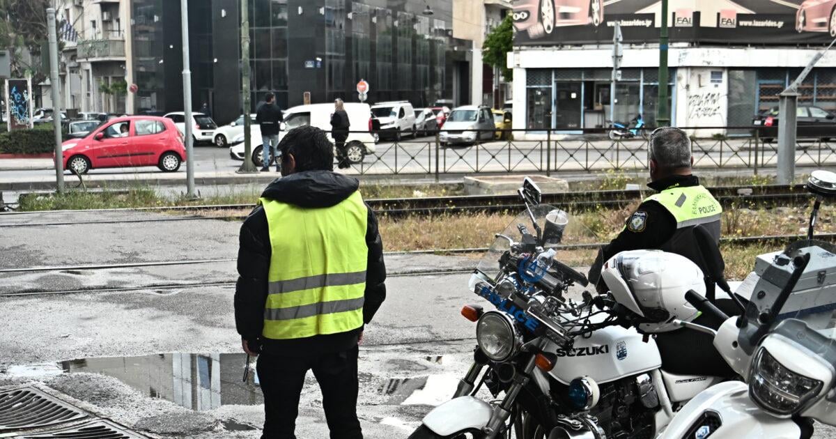 Προαστιακός: Οδηγός πάρκαρε πάνω στις γραμμές στην Ιερά Οδό - Πάνω από μία ώρα οι καθυστερήσεις