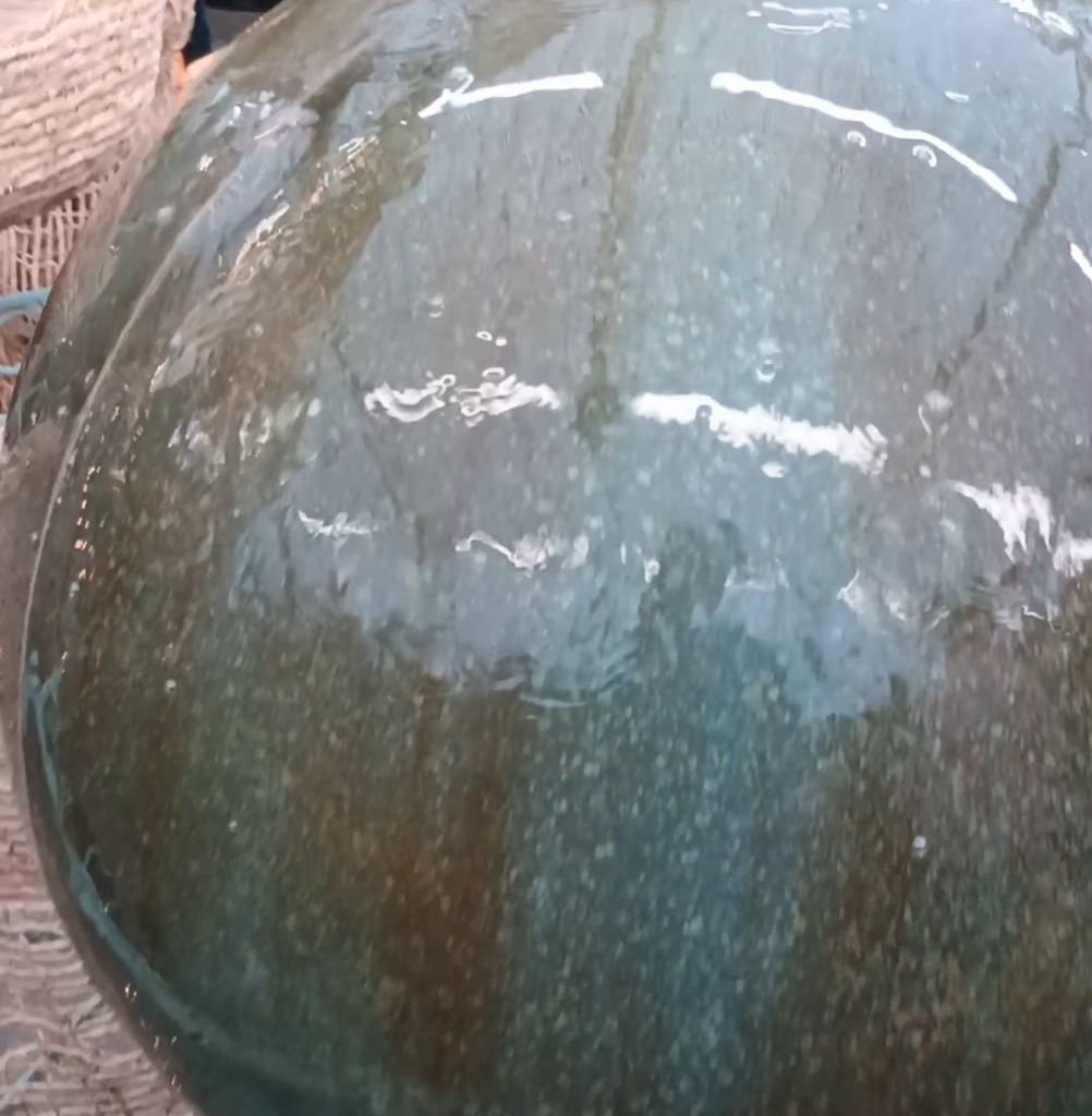 Už ani "důkaz" že voda nedrží na kouli není na straně plochozemců!