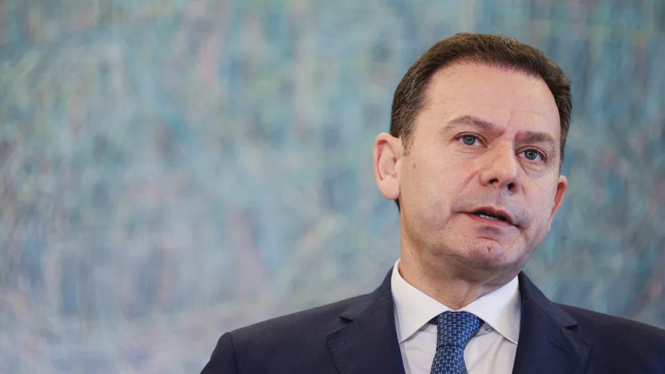 Luís Montenegro - Tempestade