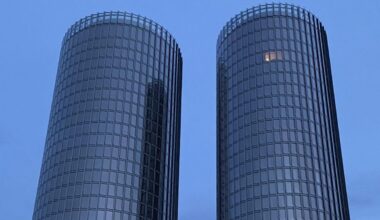 Does this person feel lonely?