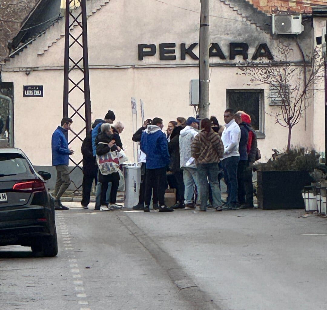 SNS ponovo počeo da iznosi štandove - NS - Satelitska pijaca