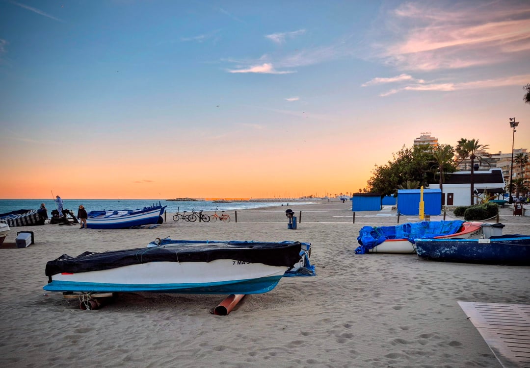 Zona de Varadero de pesca tradicional / Traditional fishing boatyard area Los Boliches