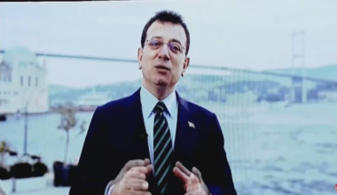 Ekrem İmamoğlu: Resmi ve eğitim dilimiz Türkçe kalmak şartıyla, okullarımızda Kürtçe'nin öğretilmesinin, Kürt tarihinin ve edebiyatının öğrenilmesinin önünü açalım. Eşit vatandaşlığı pekiştirerek Kürt meselesini çözelim önerimin esası budur.