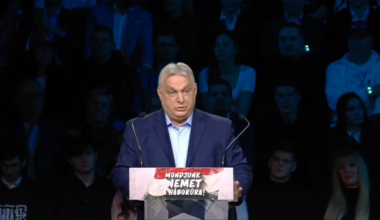 Orbán Viktor: bandába verődött bűnözők voltak azok az emberek, akik a gyöngyösi Lázárinfón tiltakoztak Lázár WC pucolós mondata miatt