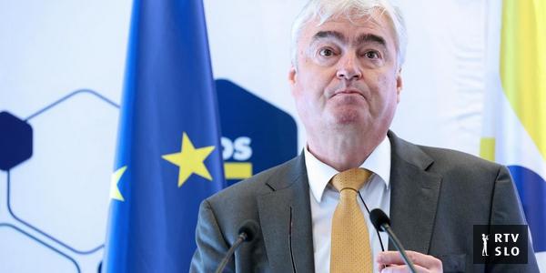 Zver potrdil, da bo imel v EPP-ju pol leta omejene določene funkcije