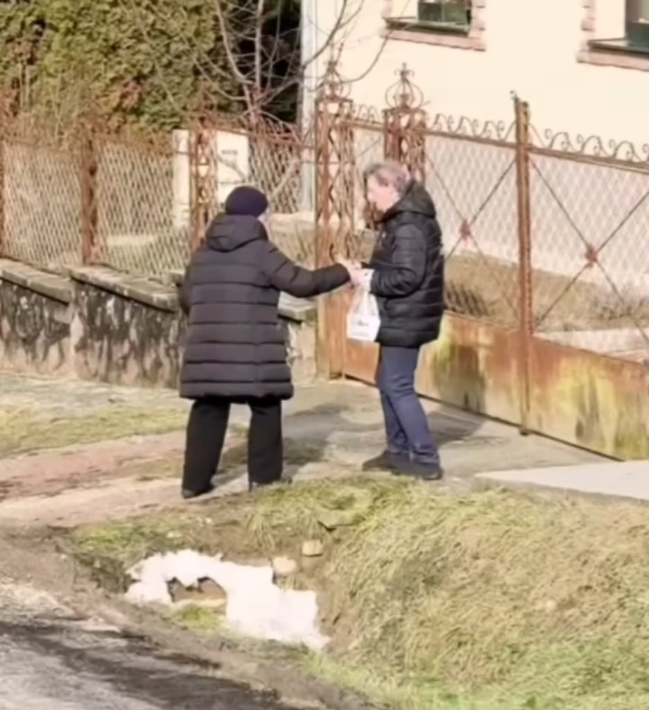 Fidszeszes vérnyugger VS Tiszás nyugdíjas aktivista. (Tippelj melyik az agressziv)