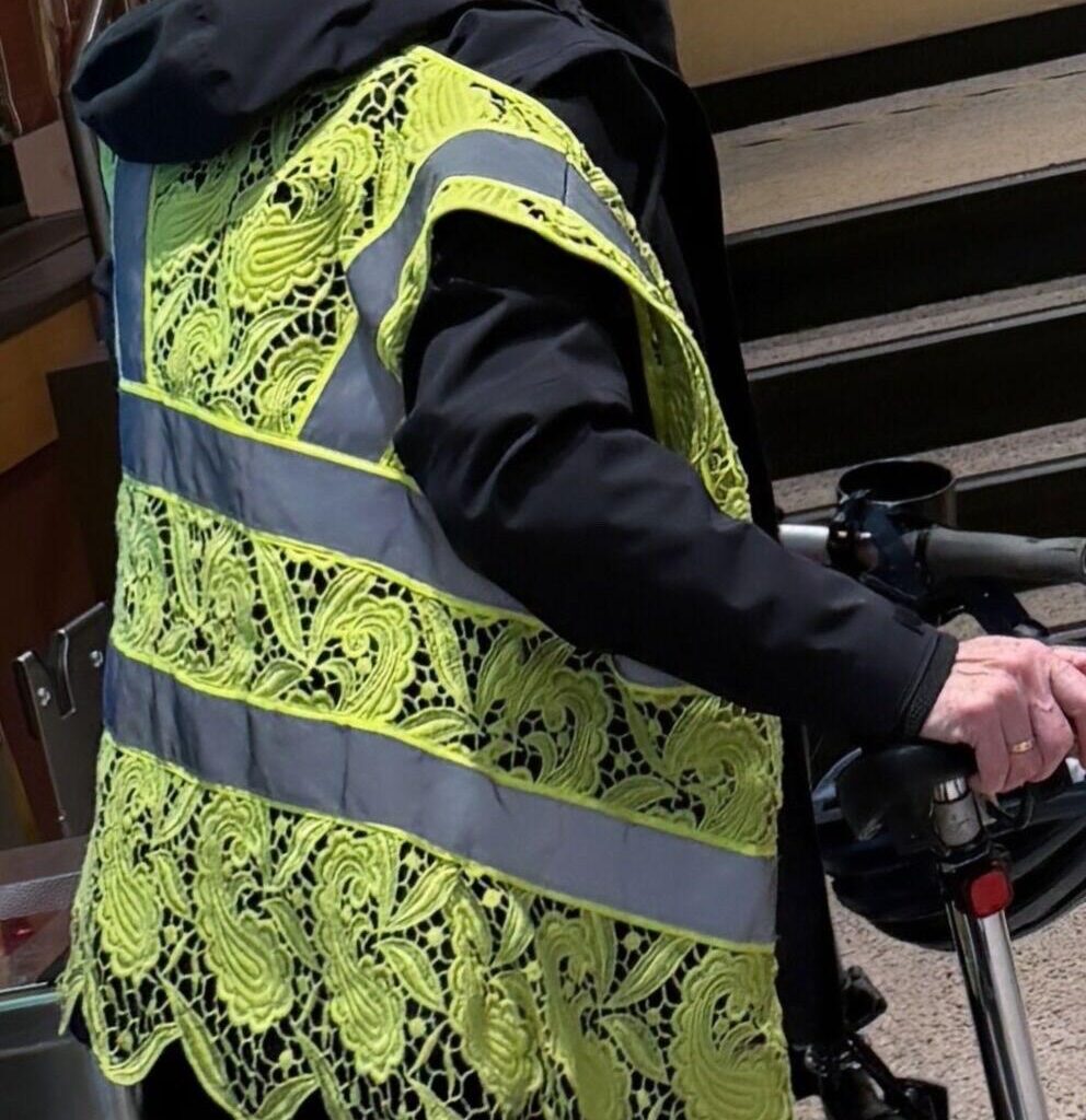 A tvoja babka ma reflexnu vestu?