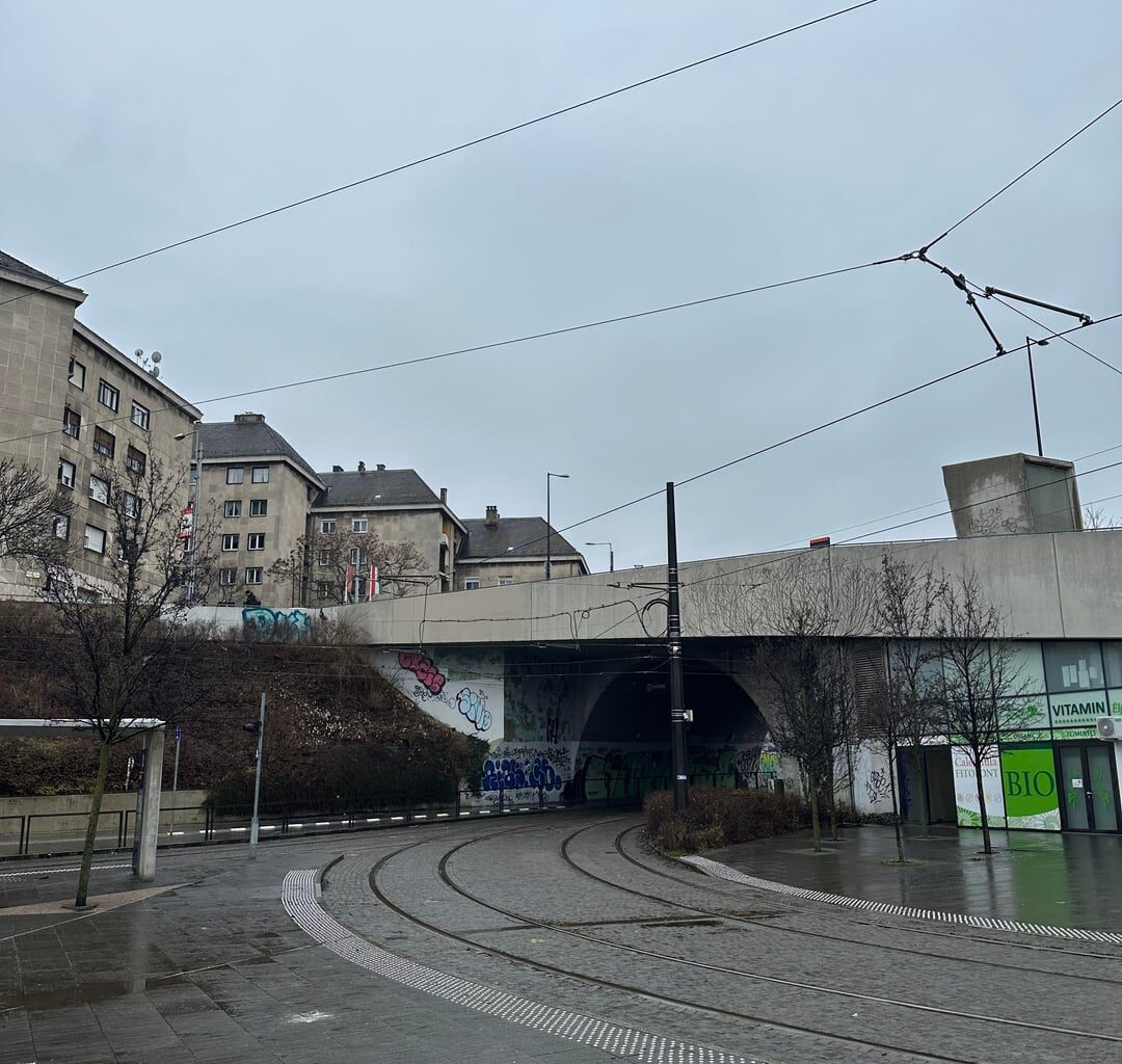 Hamar eltűnt a ruszkik haza! a Széll Kálmán térről