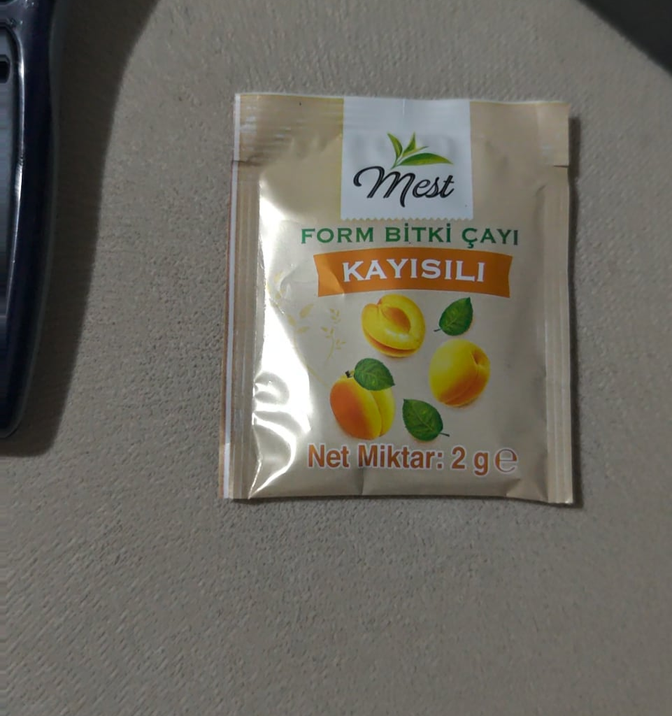 Üzerinde kocaman KAYISILI yazan poşet çayın kayısı miktarı 0,01 gram