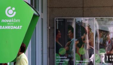 Pri bančnem uslužbencu, ki naj bi v zameno za podkupnine urejal posojila, našli večjo količino zlata