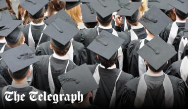 Graduates claiming benefits surge to 700,000