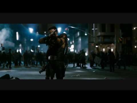 Pri sledovani sprav ohladom udalosti v USA, som si spomenul na tuto scenu z filmu Watchmen.