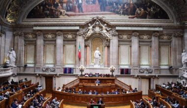 Parlamento chumba envio para privado de utentes em espera no Serviço Nacional de Saúde