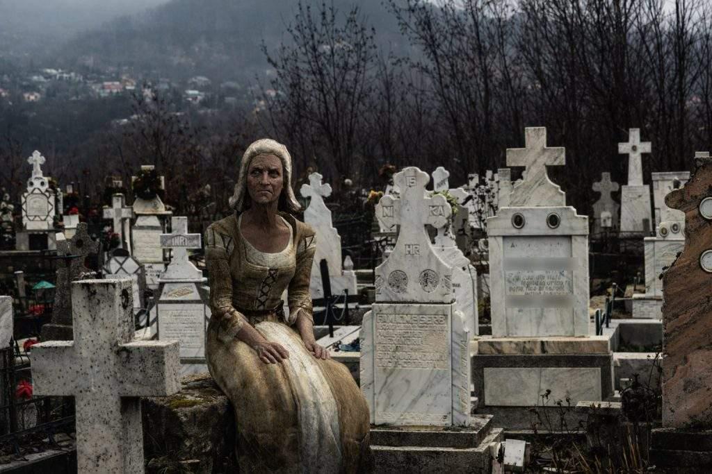 „Unde te-AI dus, Vasile?” Un cimitir din Olt e primul din lume cu bocitoare generate de AI