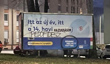 Igen aktívak mostanság Pécsen a plakáthelyesbítők, respekt nekik