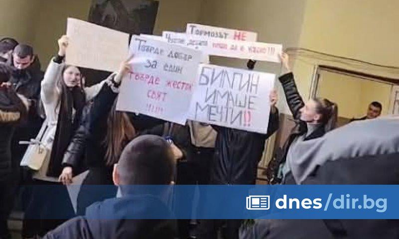МОН започва проверка в училище в родопско село след самоубийството на ученик - Тормоза е бил от учителка
