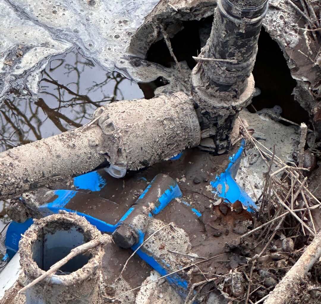 Waterdruk tijdelijk weg, bruin water uit kraan, asbest distributieleiding Vitens.