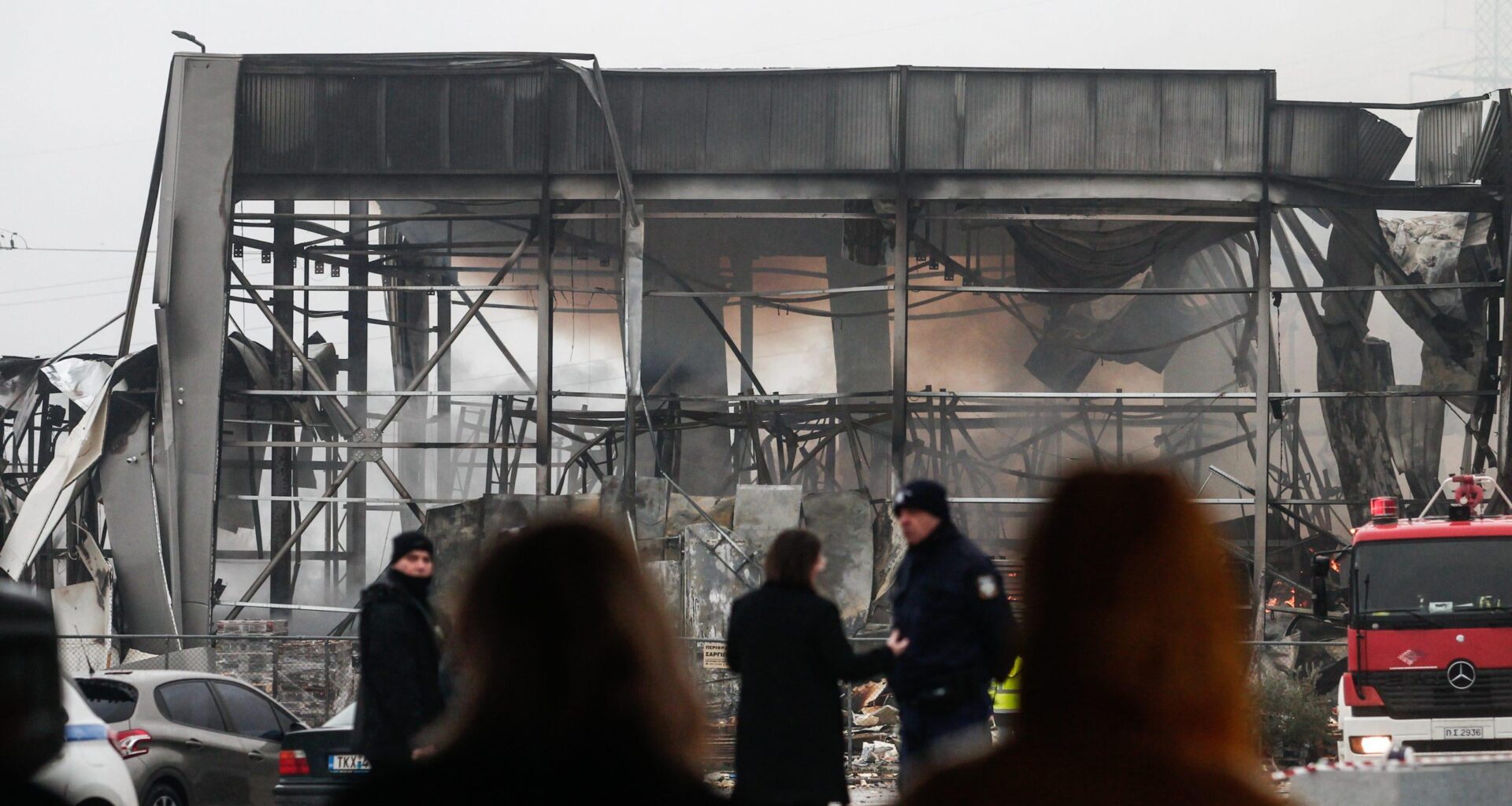 Τραγωδία στα Τρίκαλα: Εντοπίστηκε και η πέμπτη σορός στο εργοστάσιο «Βιολάντα» - Τα σενάρια για τα αίτια της έκρηξης