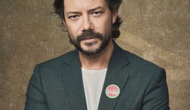 Hoy en día necesitamos recordar el mensaje que nos dió la casa de papel. Resiste ♥️