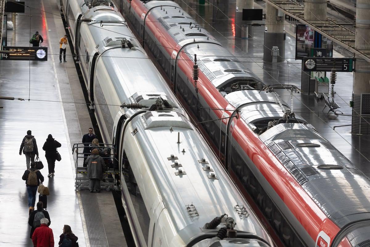 Al menos dos muertos y varios heridos tras el descarrilamiento de dos trenes de alta velocidad en Adamuz (Córdoba)