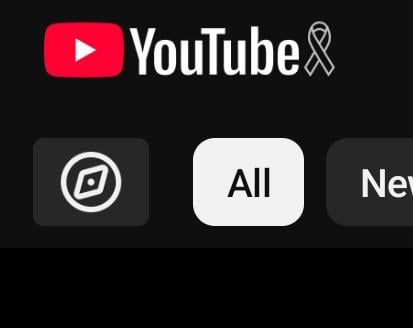 YouTube ha vuelto a incluir un lazo negro en su logo al igual que cuando hicieron cuando ocurrió la Dana de valencia, pero en este caso muy seguramente es por el accidente ferroviario.