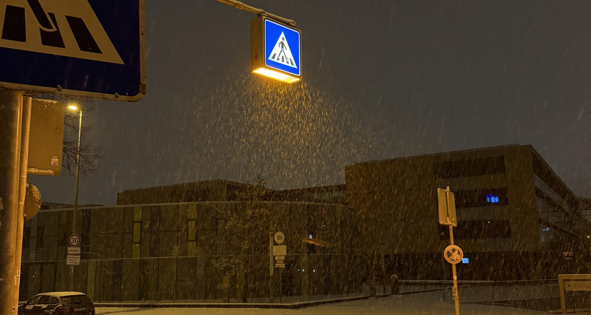 Coming from a country without snow, simple pictures like this I took make me really happy. Germany is a great country:)