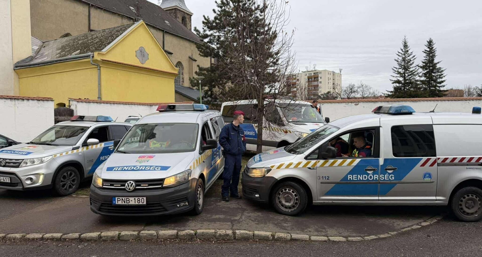 Lázárinfó előtti életkép(a hírek szerint Lázárt ma meglátogatják, akiket WC-t pucolni küldött)