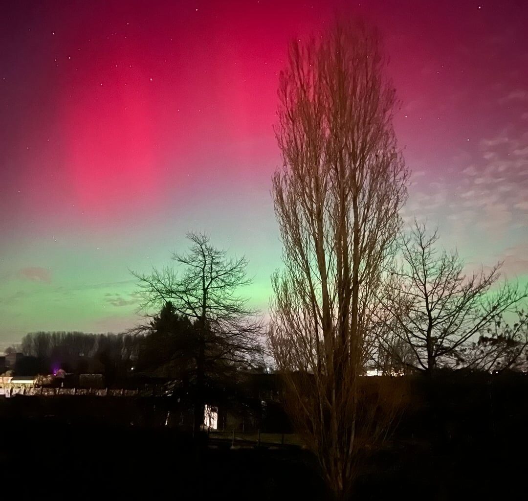 a crazy solar storm is happening and we can see the northern lights in most of flanders and some parts of wallonia.