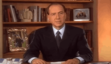 32 anni fa la "discesa in campo" di Berlusconi. Con un messaggio di nove minuti inviato a tutte le emittenti televisive italiane, Silvio Berlusconi annuncia il suo ingresso in politica, segnando un punto di svolta nella storia della politica italiana.