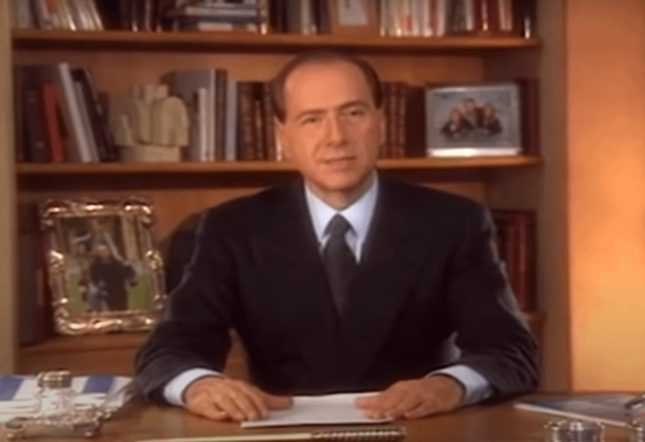 32 anni fa la "discesa in campo" di Berlusconi. Con un messaggio di nove minuti inviato a tutte le emittenti televisive italiane, Silvio Berlusconi annuncia il suo ingresso in politica, segnando un punto di svolta nella storia della politica italiana.