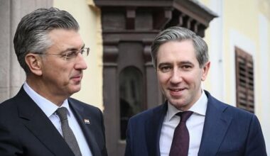 Simon Harris says he wants to put an age restriction on social media use