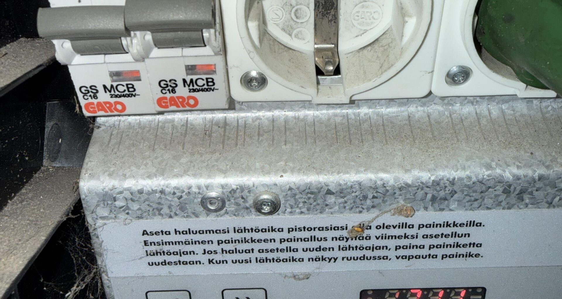 How to use this? Should i set time to when i want to leave or 2 hours before i want to leave. So I want to leave at 9am daily. Should i set to 9am or 7am? The confusion comes because the person who gave me the key set it to 2 hours before and the tranlation says to set at desired leave time
