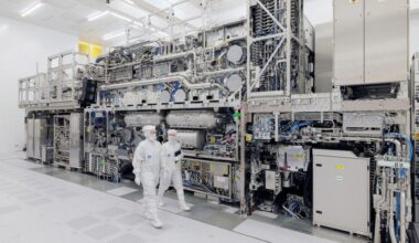 ASML had een recordjaar, maar gaat toch 1700 mensen ontslaan