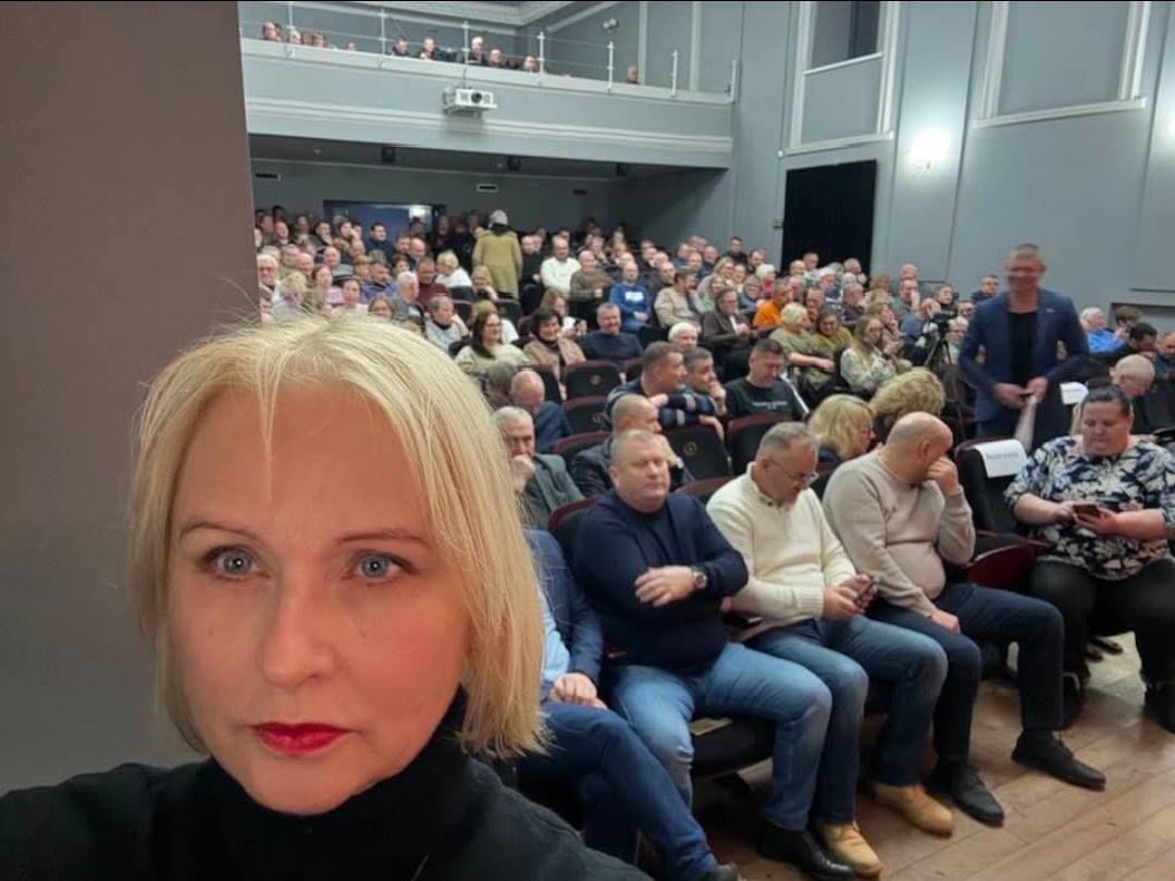 Giveno sau ramei zmones tame Kapciamiestije, veze kontrabanda cigaretes is Baltarusijos ir niekam netrukde. Ir pist atejo valdze ir pasake, kad reiks isikraustiti. Kas is tos kompencacijos, jei iskels kur nors i kokius Siaulius ir zmones nebeteks savo pagrindinio pajamu saltinio. Jiems ka dirbt db?