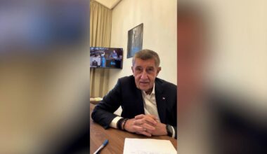 Vojenští piloti berou o sto procent méně než dopravní, překvapil Babiš výpočtem