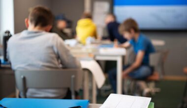 Regeringen skjuter upp nya betygen med ett år