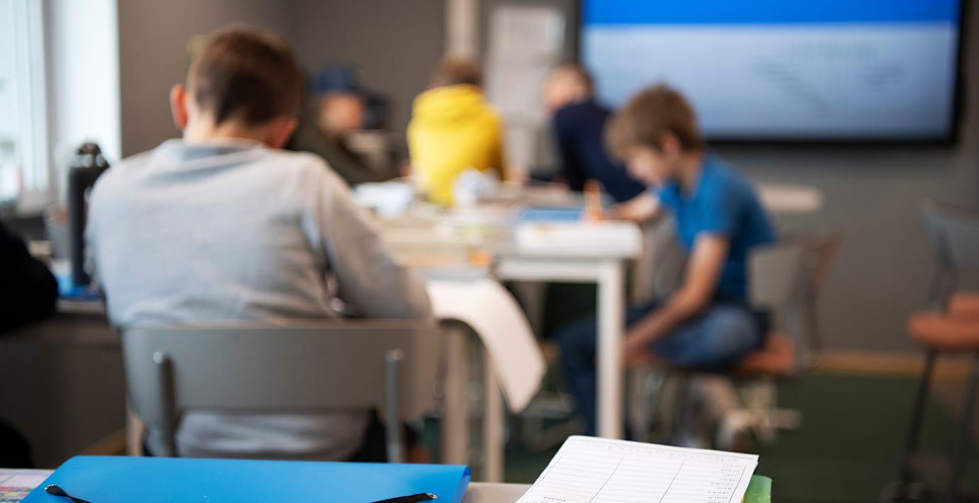 Regeringen skjuter upp nya betygen med ett år