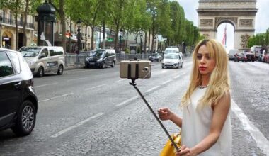 What immediately makes someone look like a tourist in your city/ town?