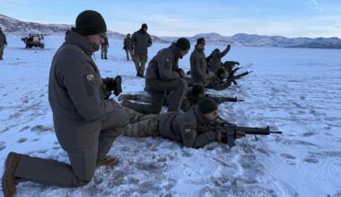 Unge grønlændere klar til at forsvare sig med våben