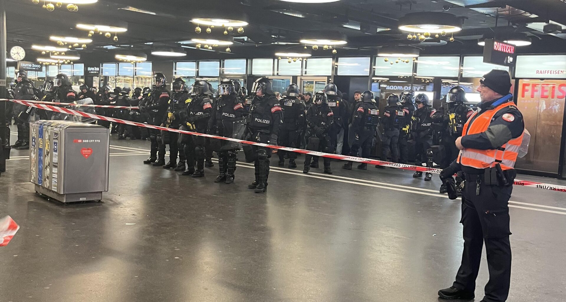 Bern CH, police for WEF demonstrators [OC]