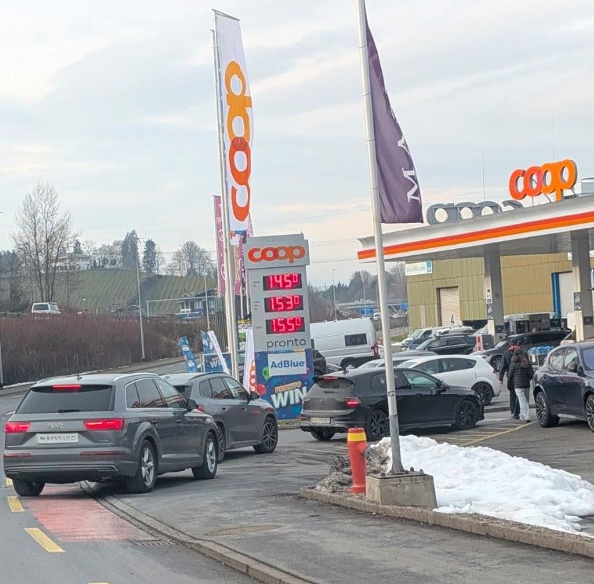 Kanton SZ: Cheap gas sparks a rush.