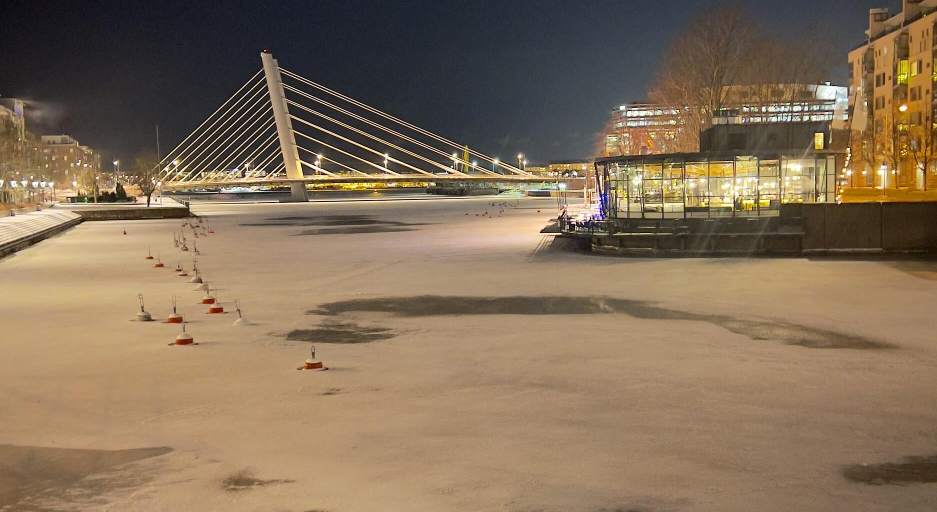 Fresh breeze today in Ruoholahti, Helsinki. Feels like real winter.