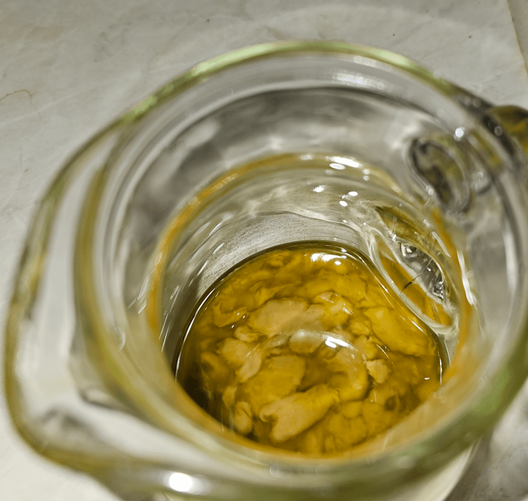 Βρήκα αυτό στον 5λίτρο τενεκέ λάδι, τι ειναι;