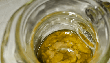 Βρήκα αυτό στον 5λίτρο τενεκέ λάδι, τι ειναι;